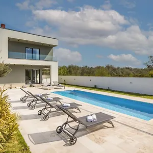 Dunja Villa