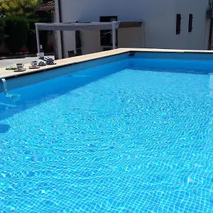 Leona Villa